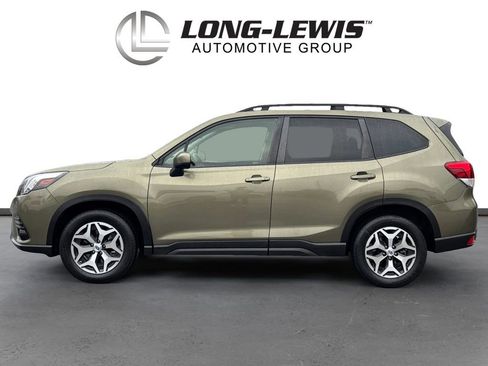 Used 2022 Subaru Forester Premium image 2