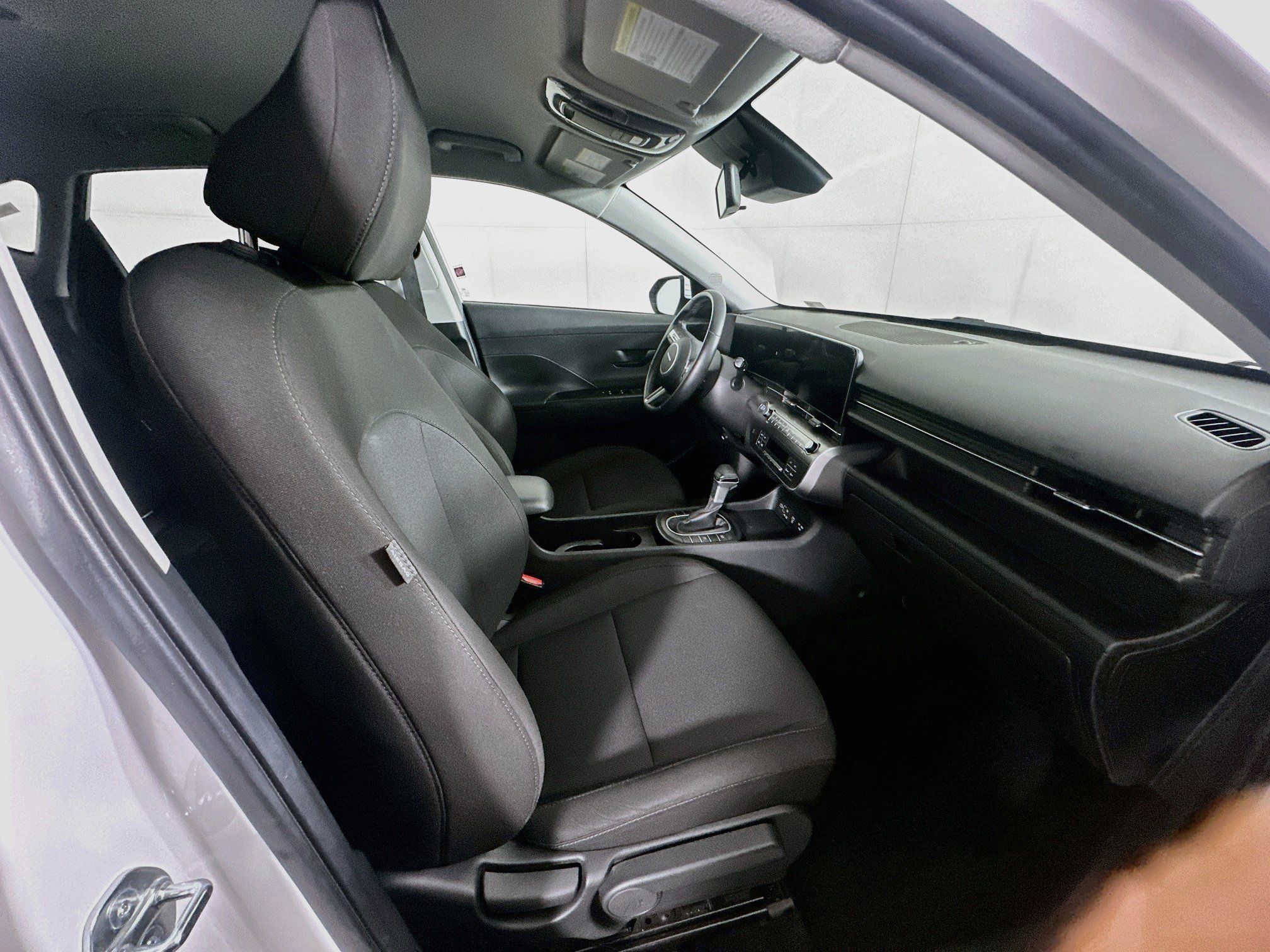 Used 2025 Hyundai Kona SEL FWD image 30