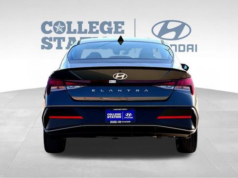 Used 2025 Hyundai Elantra Sport w/ Cargo Package FWD image 9