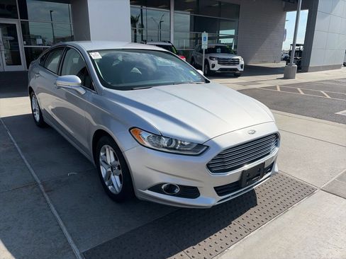 Used 2014 Ford Fusion SE w/ Equipment Group 202A FWD image 9