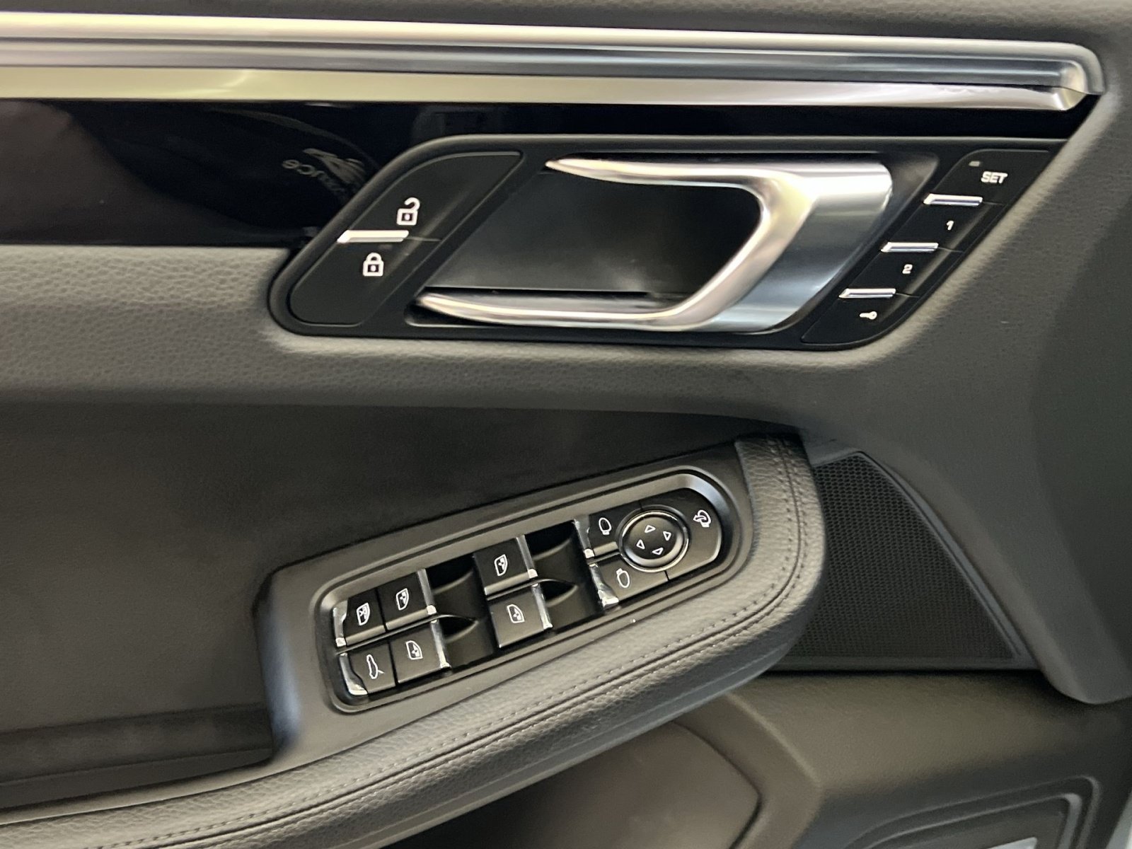 Used 2024 Porsche Macan AWD/4WD image 14