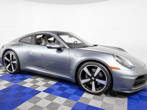 Used 2025 Porsche 911 Carrera image 3