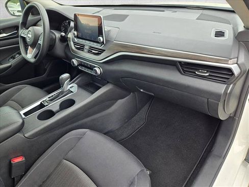 Used 2025 Nissan Altima 2.5 SV FWD image 20
