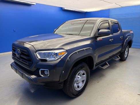 Used 2018 Toyota Tacoma SR w/ SR Convenience Package AWD/4WD image 4