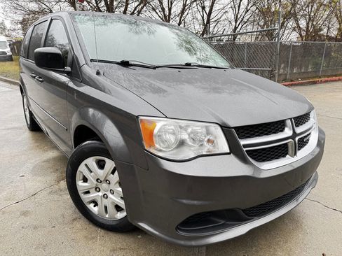 Used 2017 Dodge Grand Caravan SE w/ Power Window Group image 3