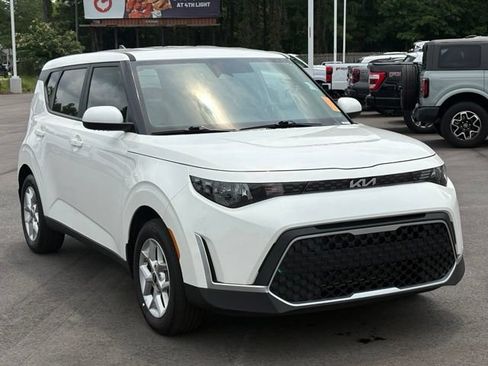 Used 2025 Kia Soul S FWD image 7