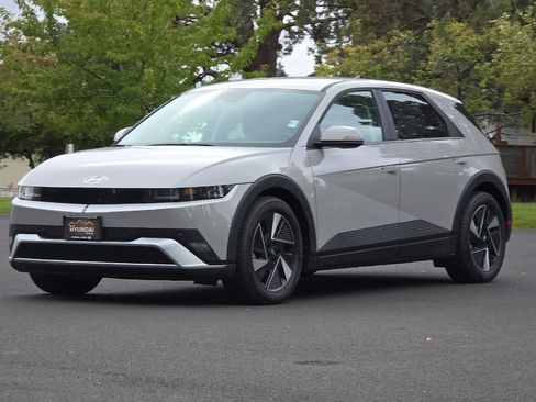 New 2025 Hyundai Ioniq 5 SE image 8