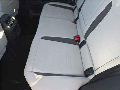 New 2026 Volkswagen Taos SE FWD image 11
