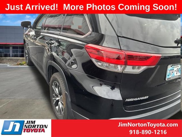 Used 2019 Toyota Highlander Plus FWD image 4