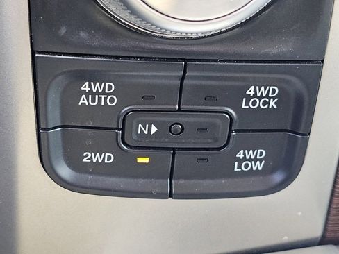 Used 2016 RAM 1500 Laramie AWD/4WD image 10