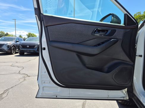 Used 2023 Nissan Rogue S AWD/4WD image 18