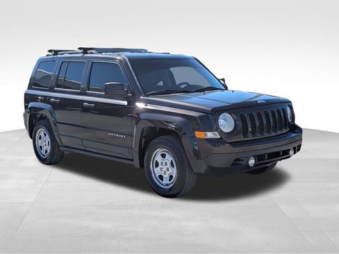 Used 2014 Jeep Patriot Sport image 2