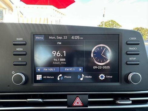 Used 2025 Hyundai Elantra SE FWD image 13