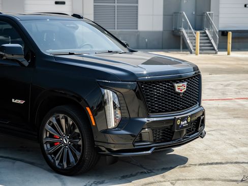 Used 2025 Cadillac Escalade V image 26