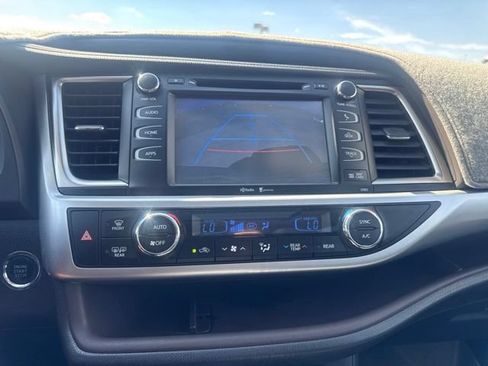 Used 2014 Toyota Highlander XLE AWD/4WD image 22