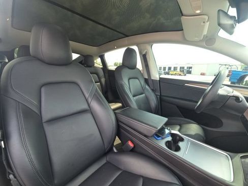 Used 2022 Tesla Model Y Performance AWD/4WD image 15