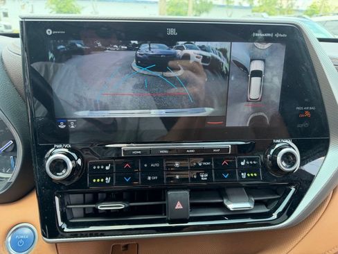 Used 2021 Toyota Highlander Platinum AWD/4WD image 31