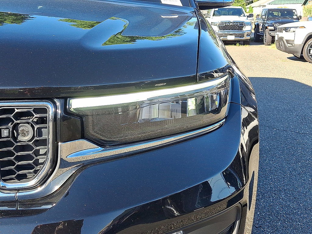 Certified 2025 Jeep Grand Cherokee L Overland w/ Advanced Protech Group III AWD/4WD image 34