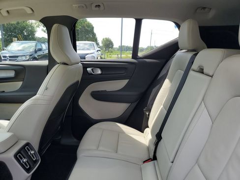 Used 2023 Volvo XC40 B5 Plus AWD/4WD image 12
