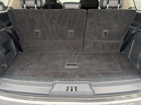 Used 2024 Ford Expedition XLT image 5