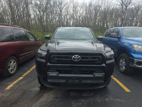 Used 2025 Toyota 4Runner SR5 image 2