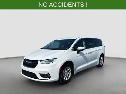 Used 2023 Chrysler Pacifica Touring-L