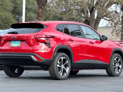 New 2026 Chevrolet Trax RS w/ Driver Confidence Package FWD image 3