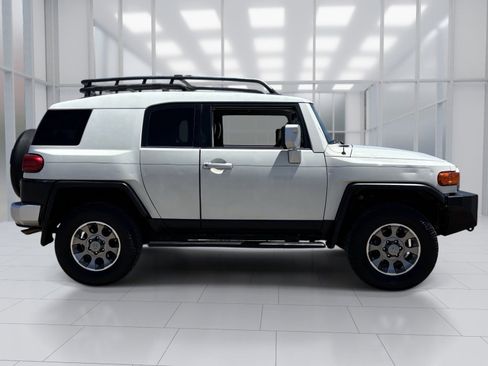 Used 2012 Toyota FJ Cruiser 4WD w/ Upgrade Pkg image 6