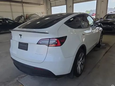 Used 2021 Tesla Model Y Long Range AWD/4WD image 3