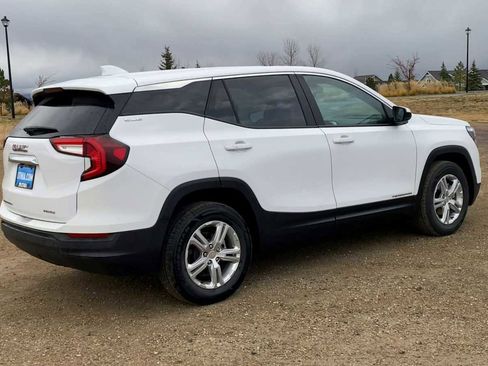 Used 2024 GMC Terrain SLE image 8