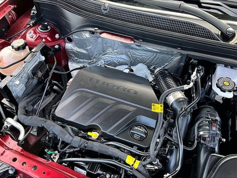 Used 2025 Chevrolet Trax RS w/ Sunroof Package image 32