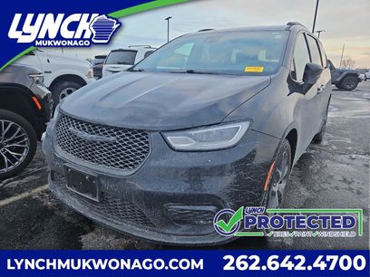 Used 2023 Chrysler Pacifica Limited w/ S Appearance Package