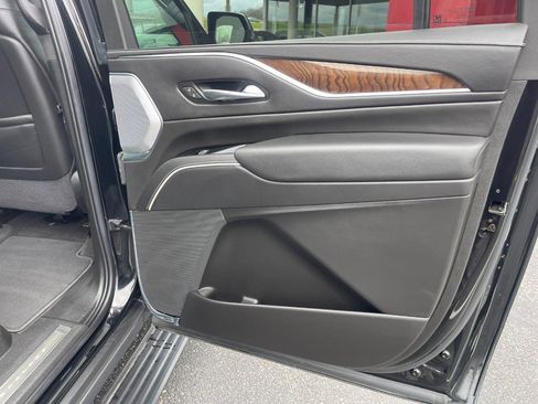 Used 2022 Cadillac Escalade ESV Sport Platinum image 18