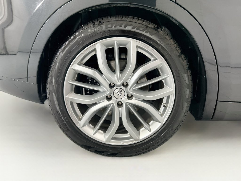 Used 2022 Maserati Levante GT AWD/4WD image 32