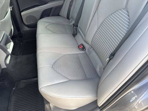 Used 2020 Toyota Camry SE image 21