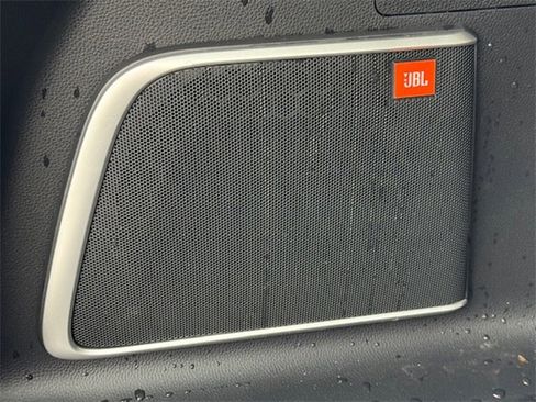 Used 2022 Toyota Venza XLE image 35