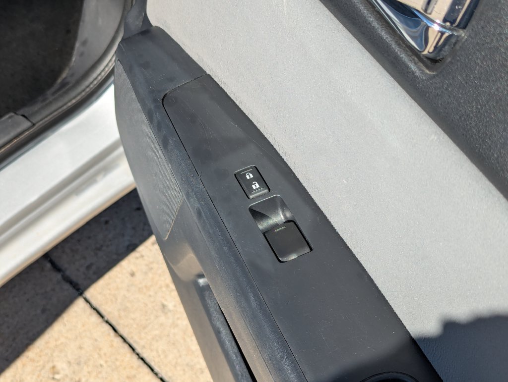 Used 2012 Nissan Sentra 2.0 S FWD image 30