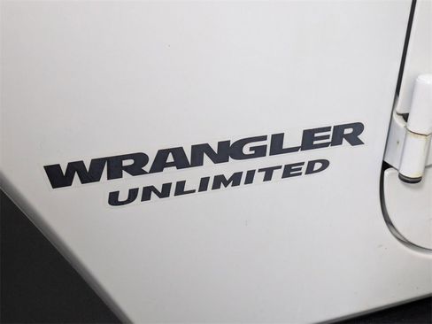 Used 2017 Jeep Wrangler Unlimited Rubicon image 10