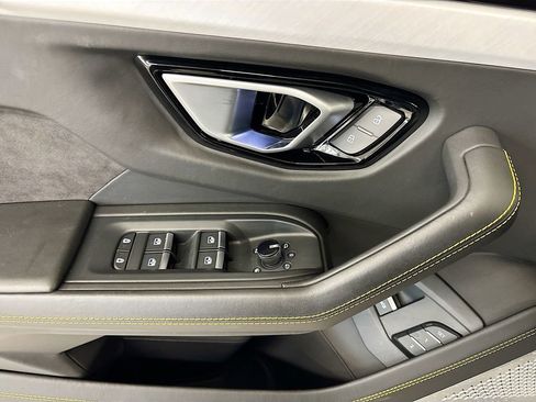 Used 2021 Lamborghini Urus image 21