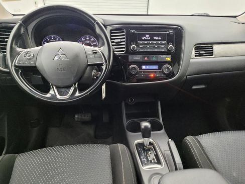 Used 2016 Mitsubishi Outlander ES image 22