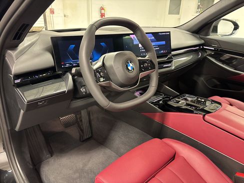 Certified 2025 BMW 530i image 3