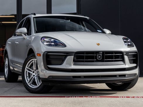 Certified 2025 Porsche Macan AWD/4WD image 6