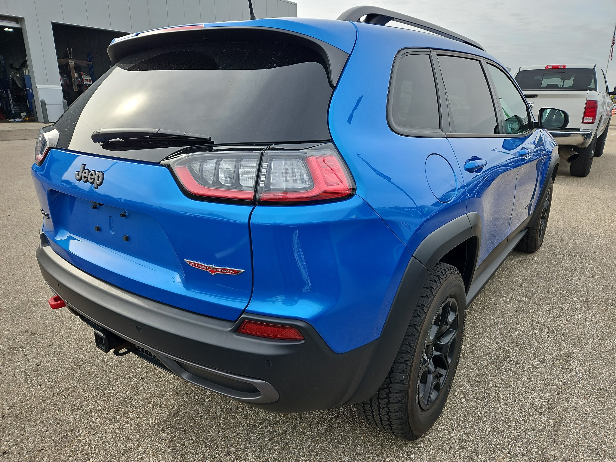 Used 2020 Jeep Cherokee Trailhawk AWD/4WD image 7