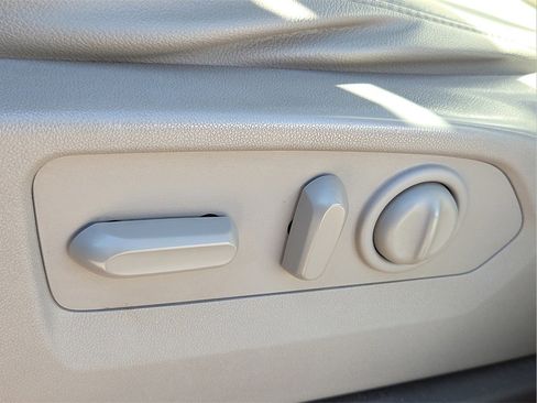 Used 2020 GMC Sierra 1500 SLT image 18