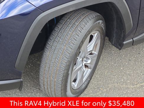 Used 2025 Toyota RAV4 XLE image 39