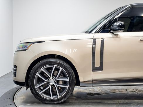 Used 2025 Land Rover Range Rover SE AWD/4WD image 42