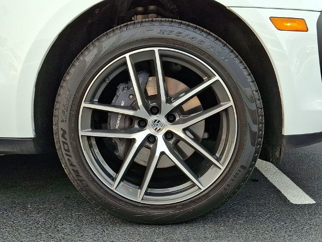 Certified 2026 Porsche Macan AWD/4WD image 12