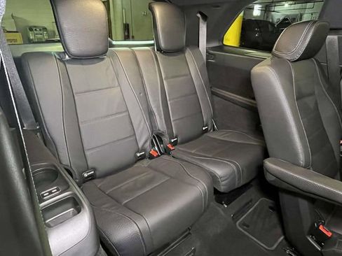 Used 2025 Mercedes-Benz GLS 450 4MATIC image 24