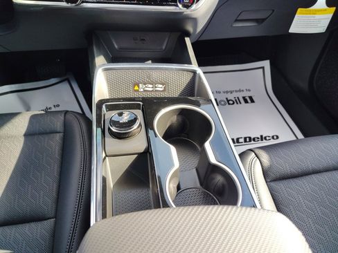 New 2026 Chevrolet Equinox LT w/ Convenience Package II image 11