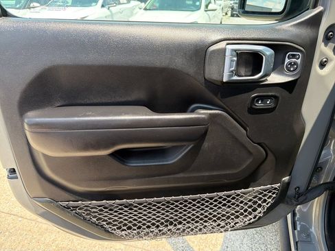 Used 2021 Jeep Gladiator Mojave AWD/4WD image 12